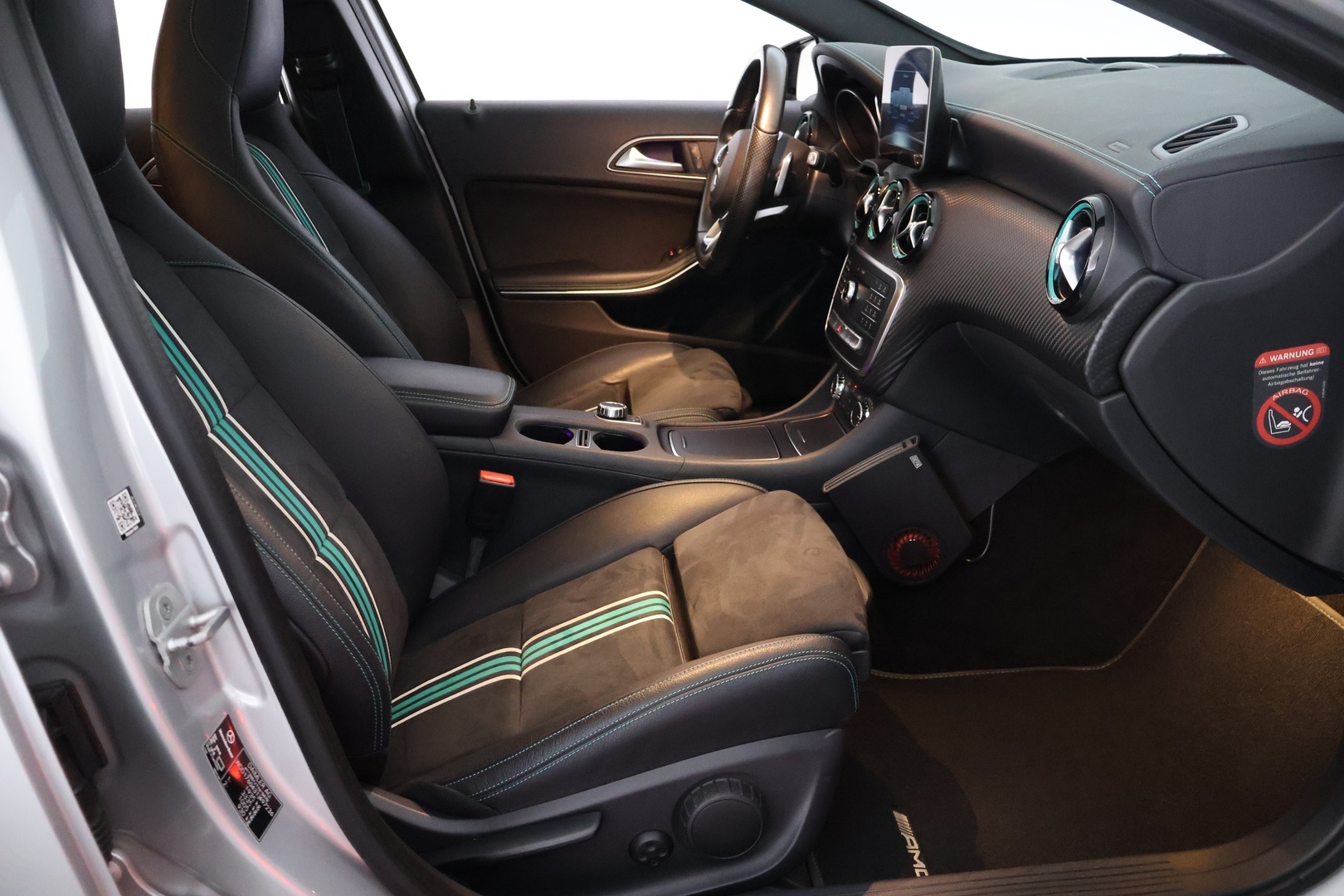 MERCEDES-BENZ A 2016