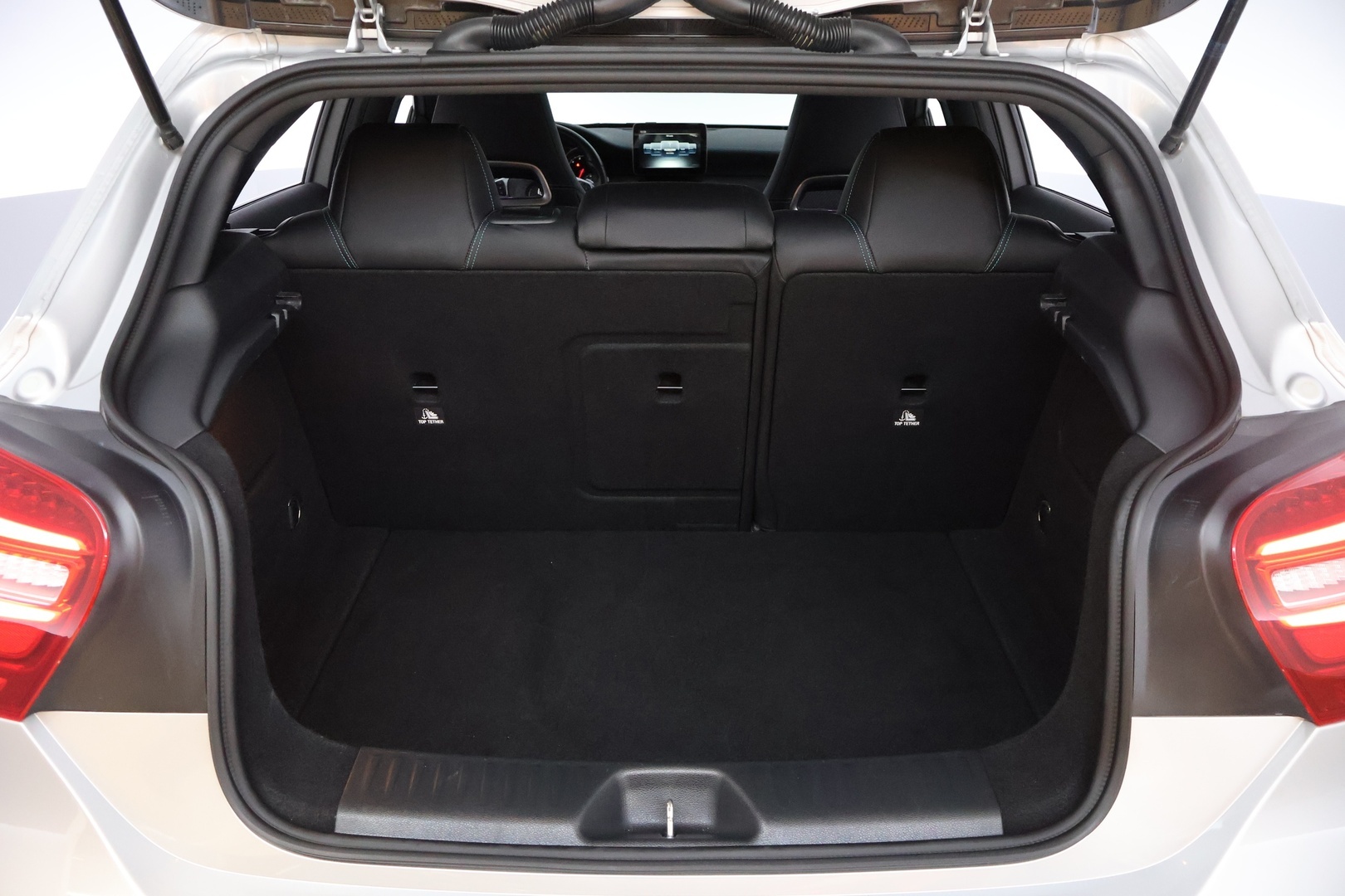 MERCEDES-BENZ A 2016