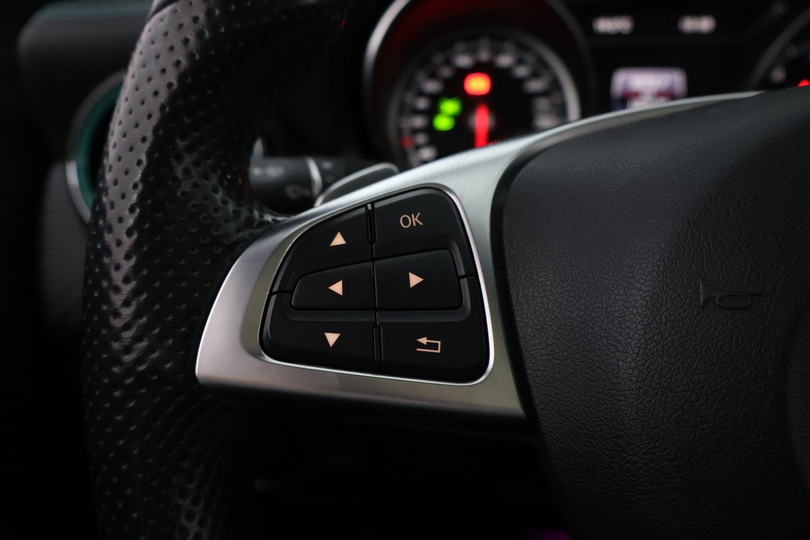 MERCEDES-BENZ A 2016