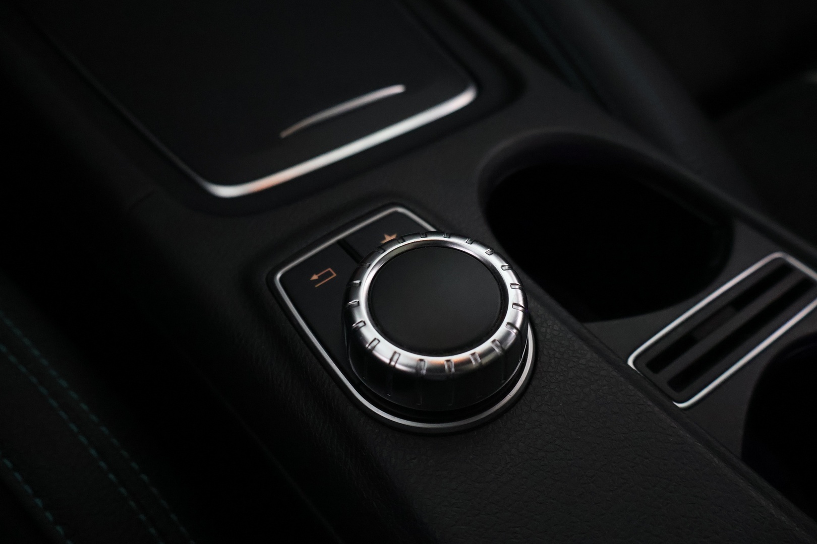 MERCEDES-BENZ A 2016