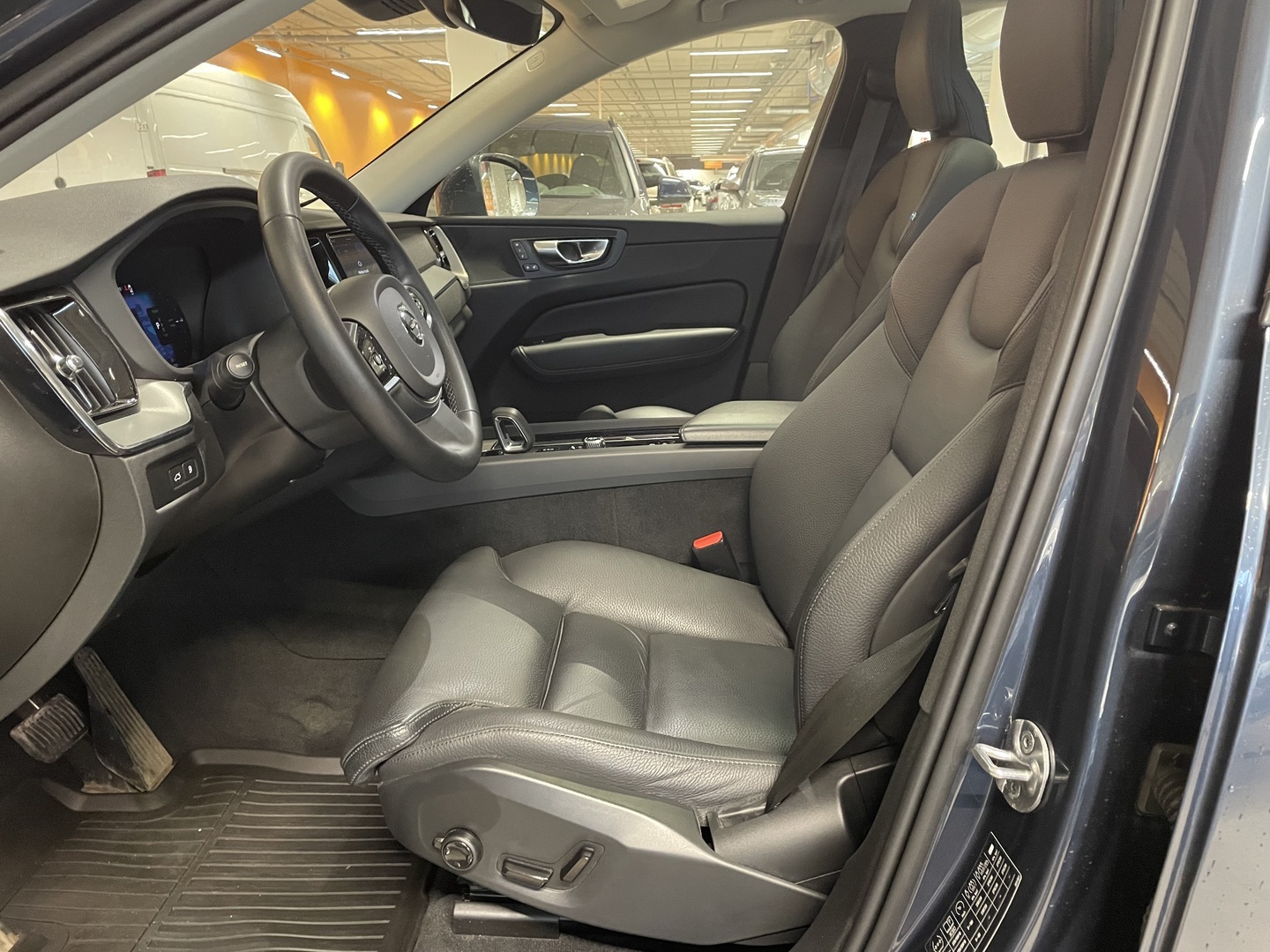VOLVO XC60 2023