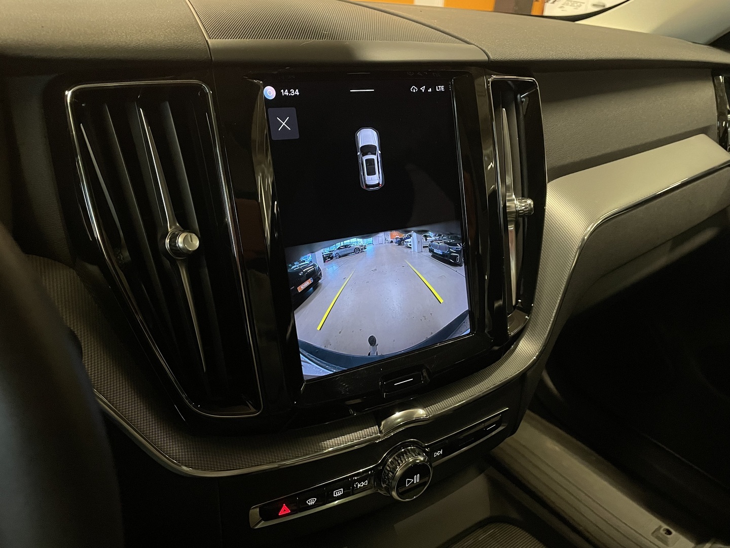 VOLVO XC60 2023