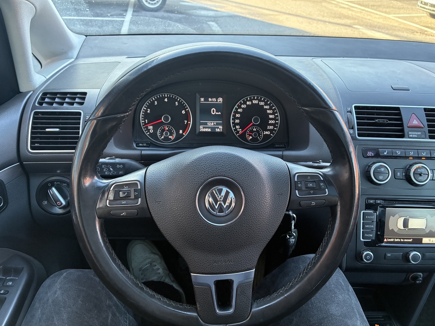 VOLKSWAGEN Touran 2014