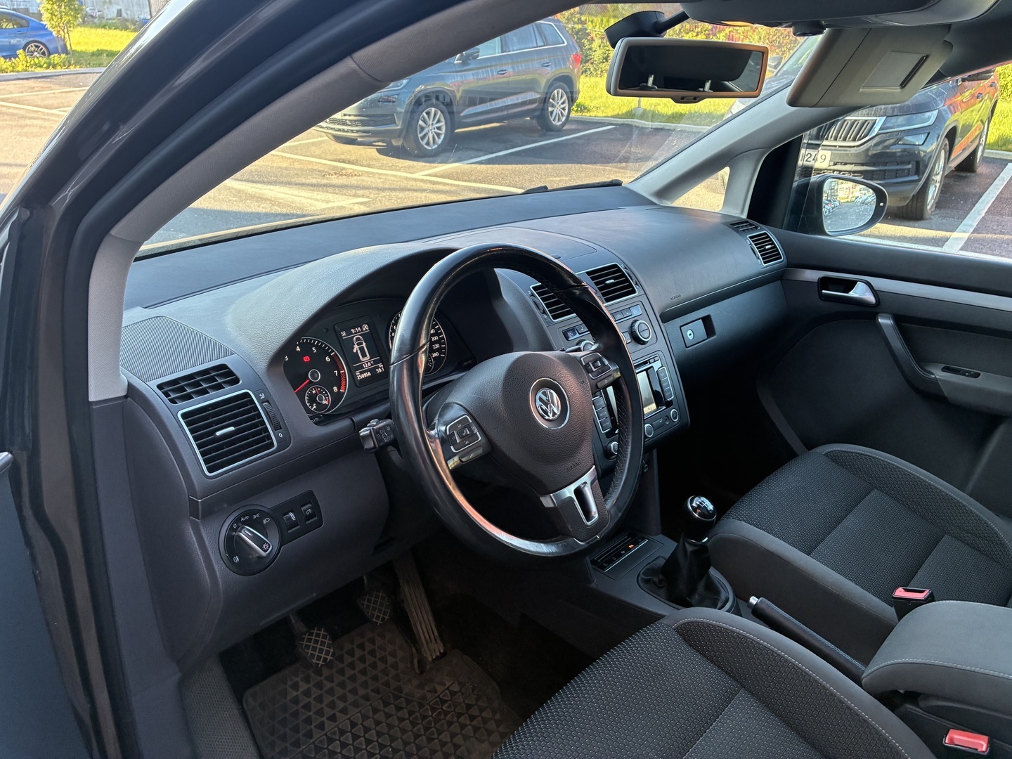 VOLKSWAGEN Touran 2014