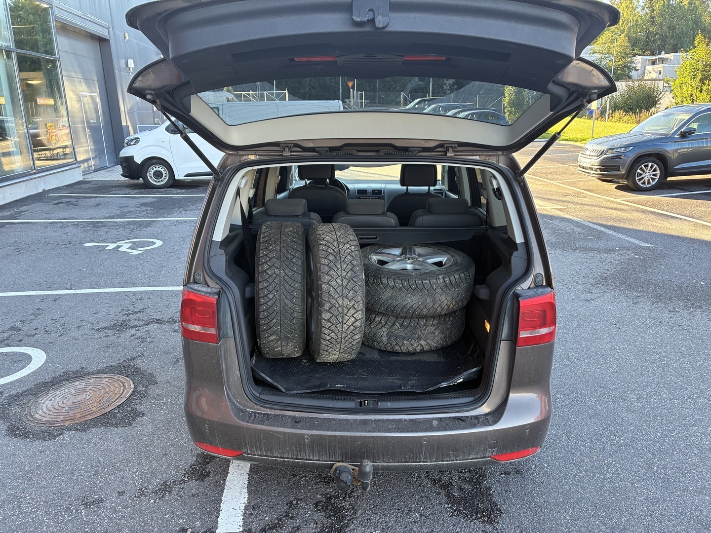 VOLKSWAGEN Touran 2014