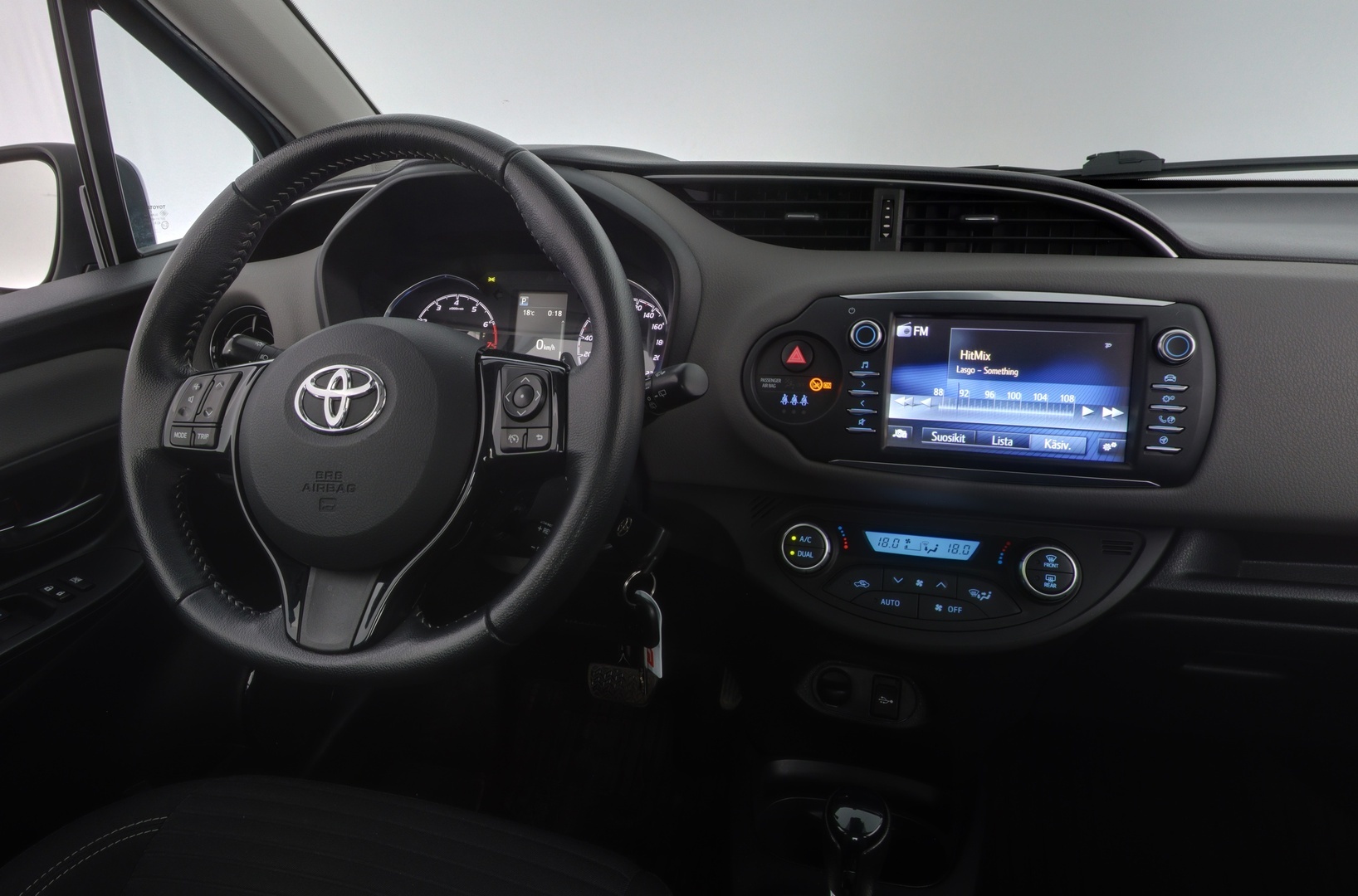 TOYOTA Yaris 2017