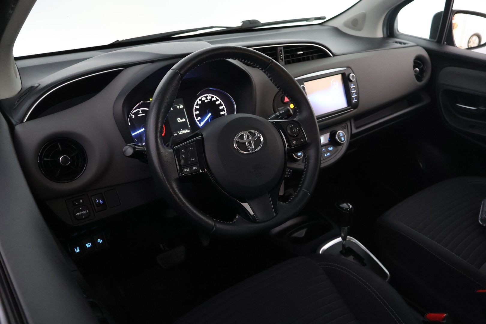 TOYOTA Yaris 2017