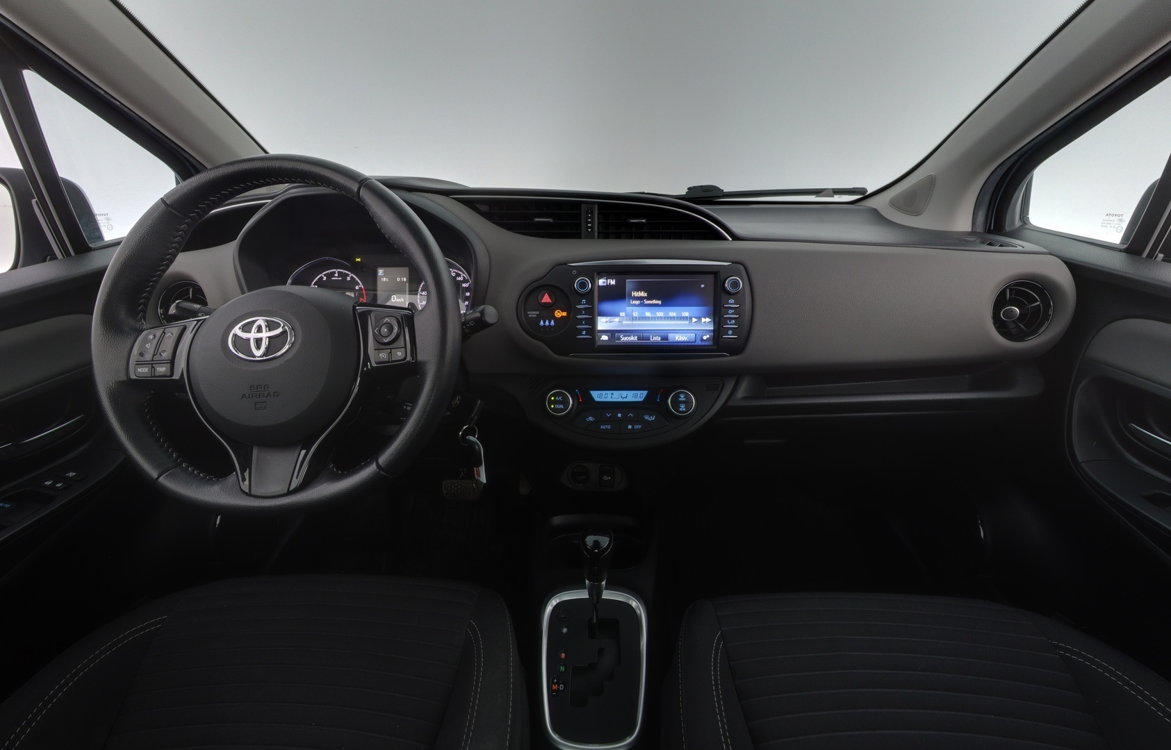 TOYOTA Yaris 2017