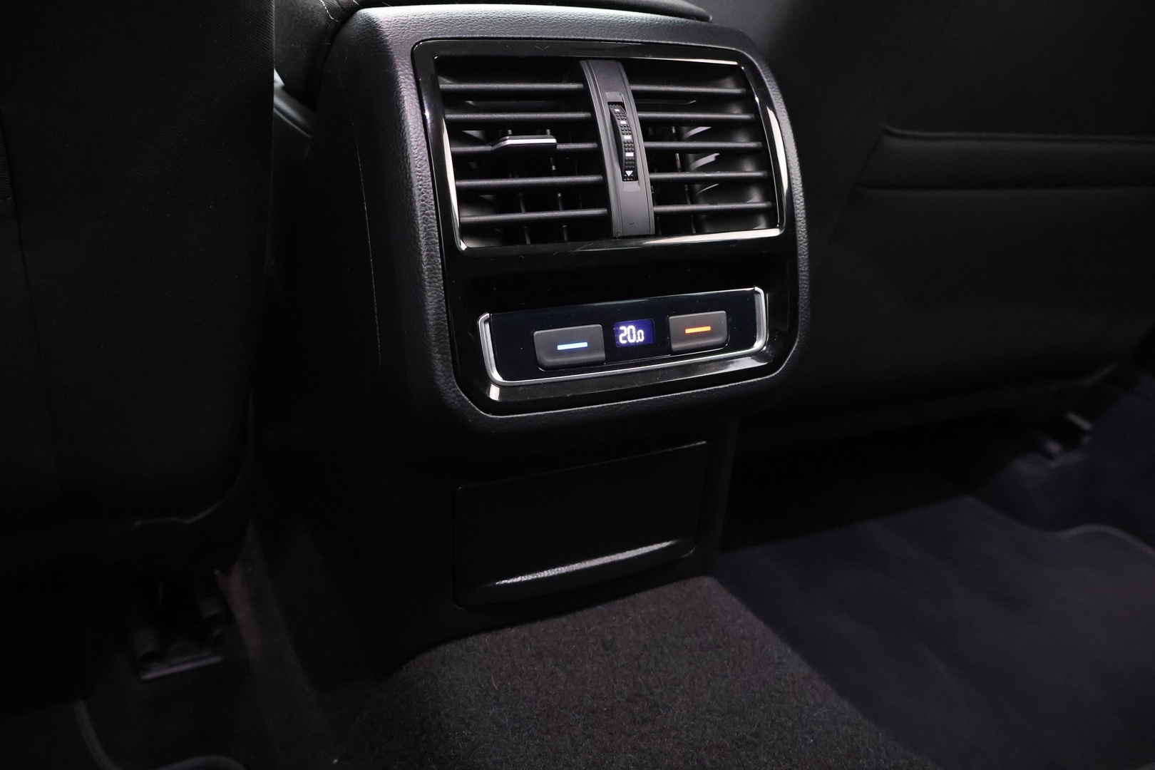 VOLKSWAGEN Passat 2021
