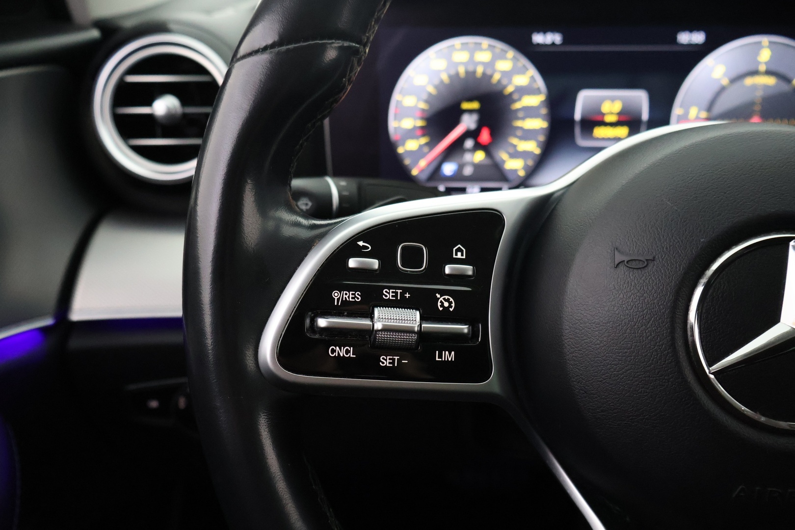 MERCEDES-BENZ E 2019