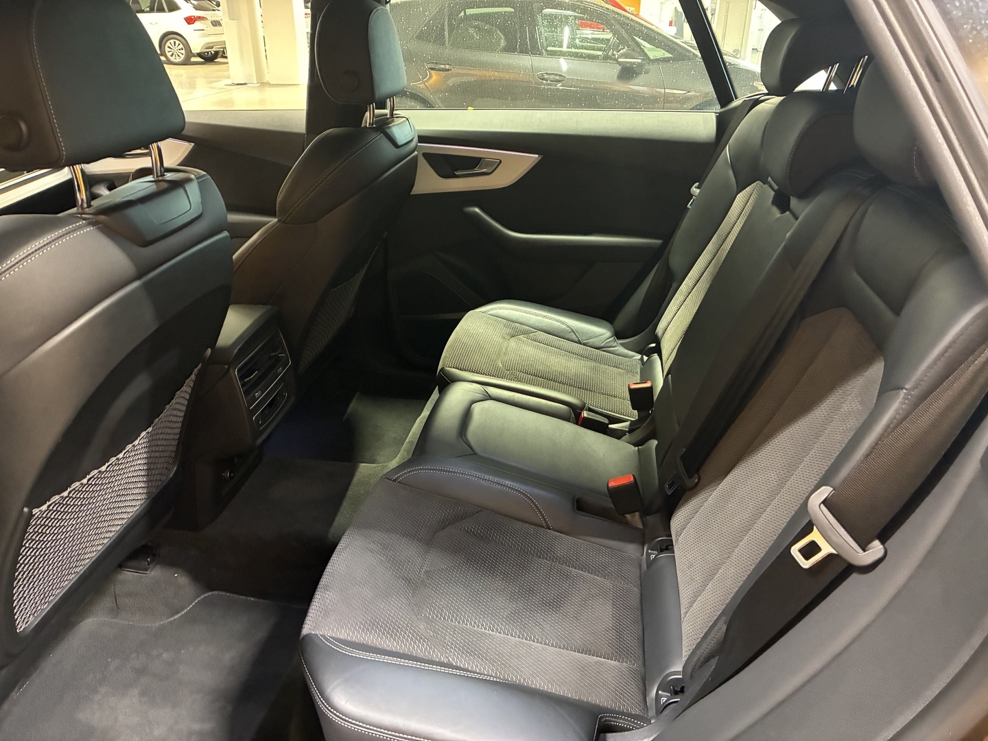 AUDI Q8 2021
