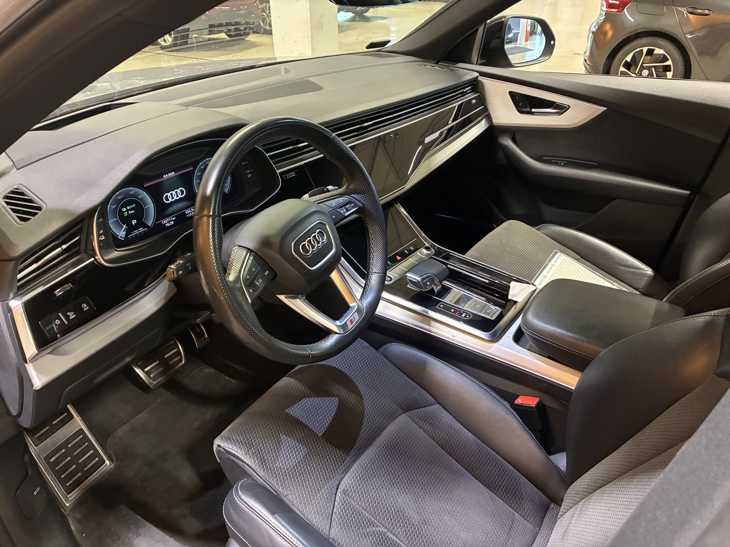 AUDI Q8 2021