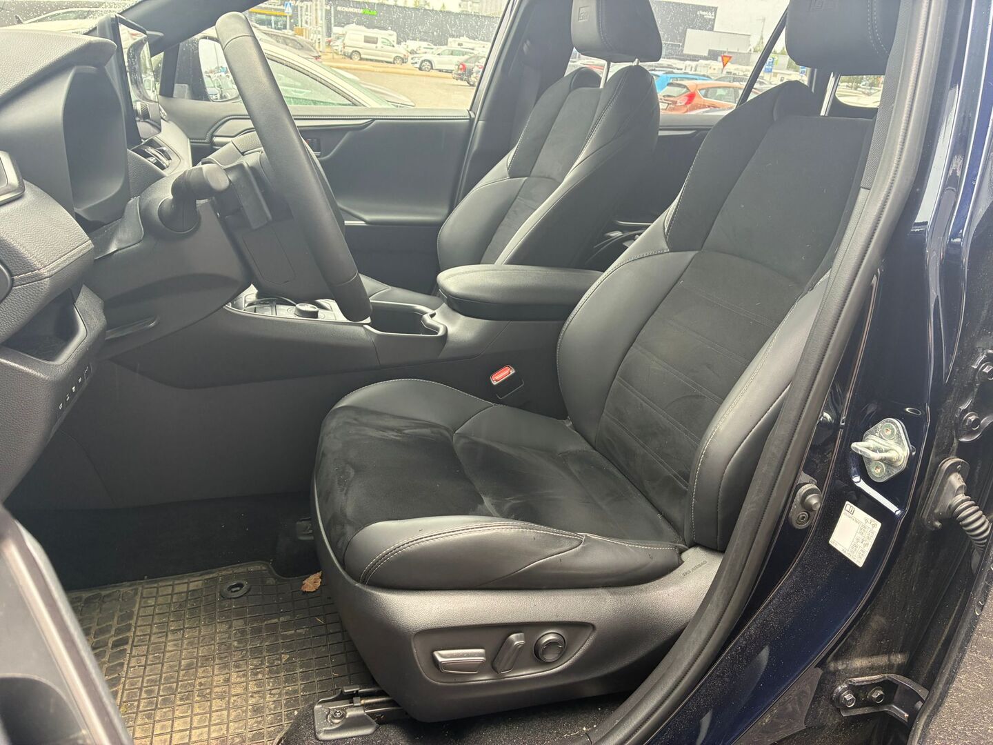 TOYOTA RAV4 Plug-in 2023