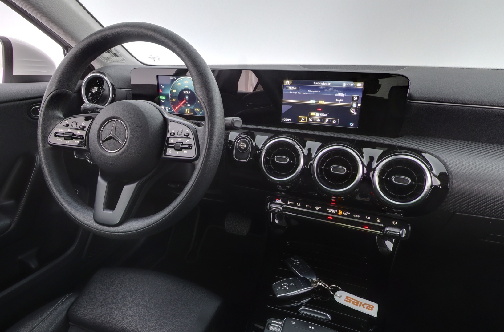 MERCEDES-BENZ A 2022