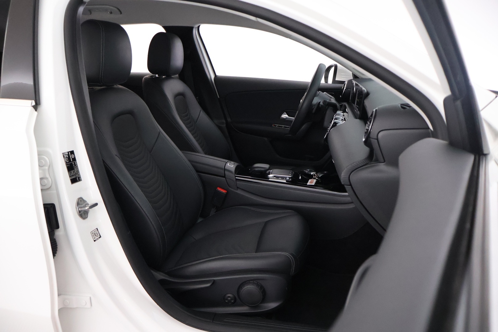 MERCEDES-BENZ A 2022