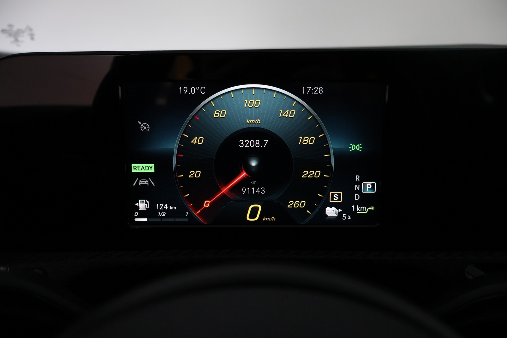 MERCEDES-BENZ A 2022