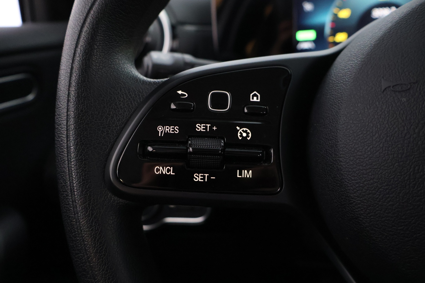 MERCEDES-BENZ A 2022