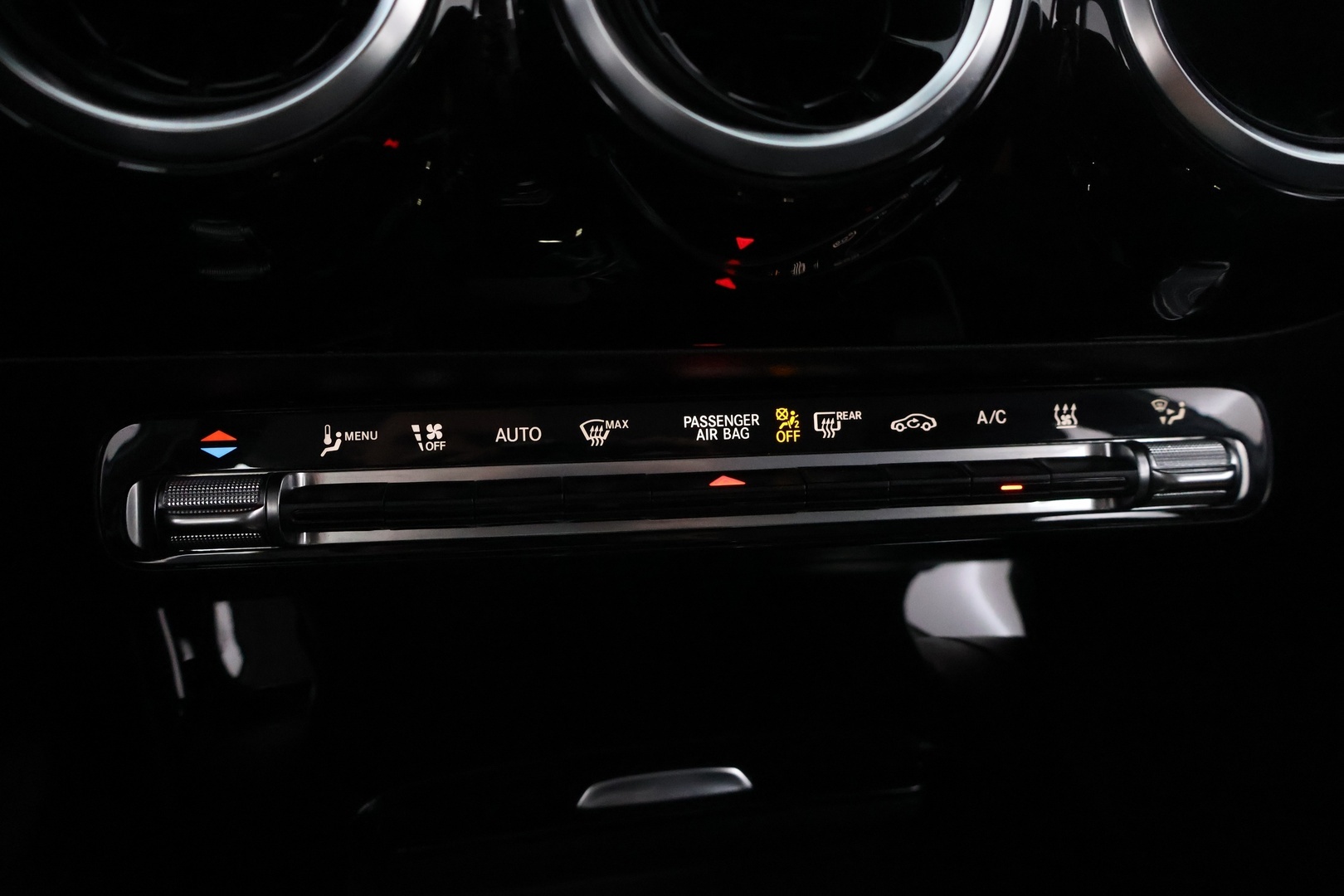 MERCEDES-BENZ A 2022