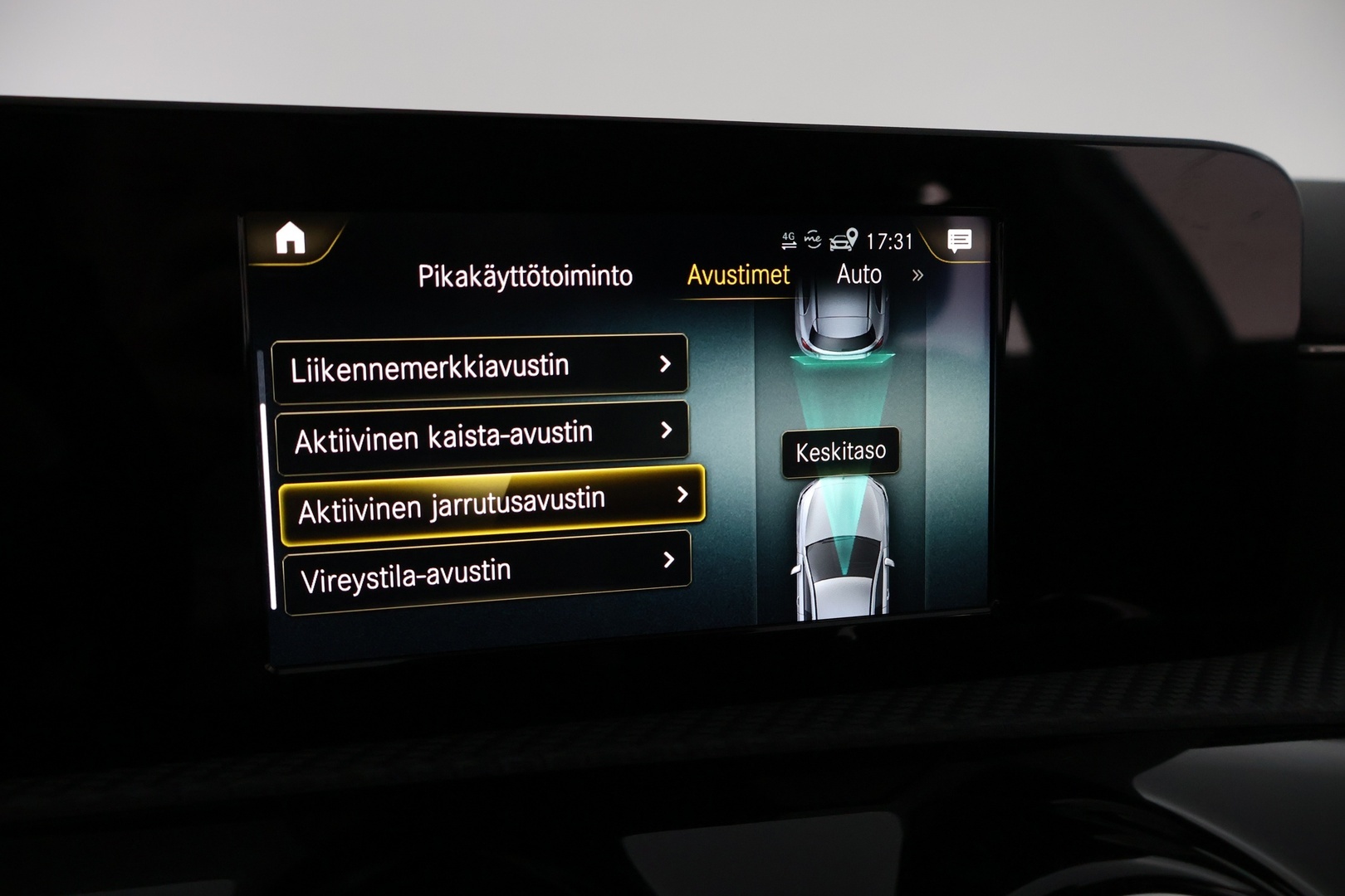 MERCEDES-BENZ A 2022