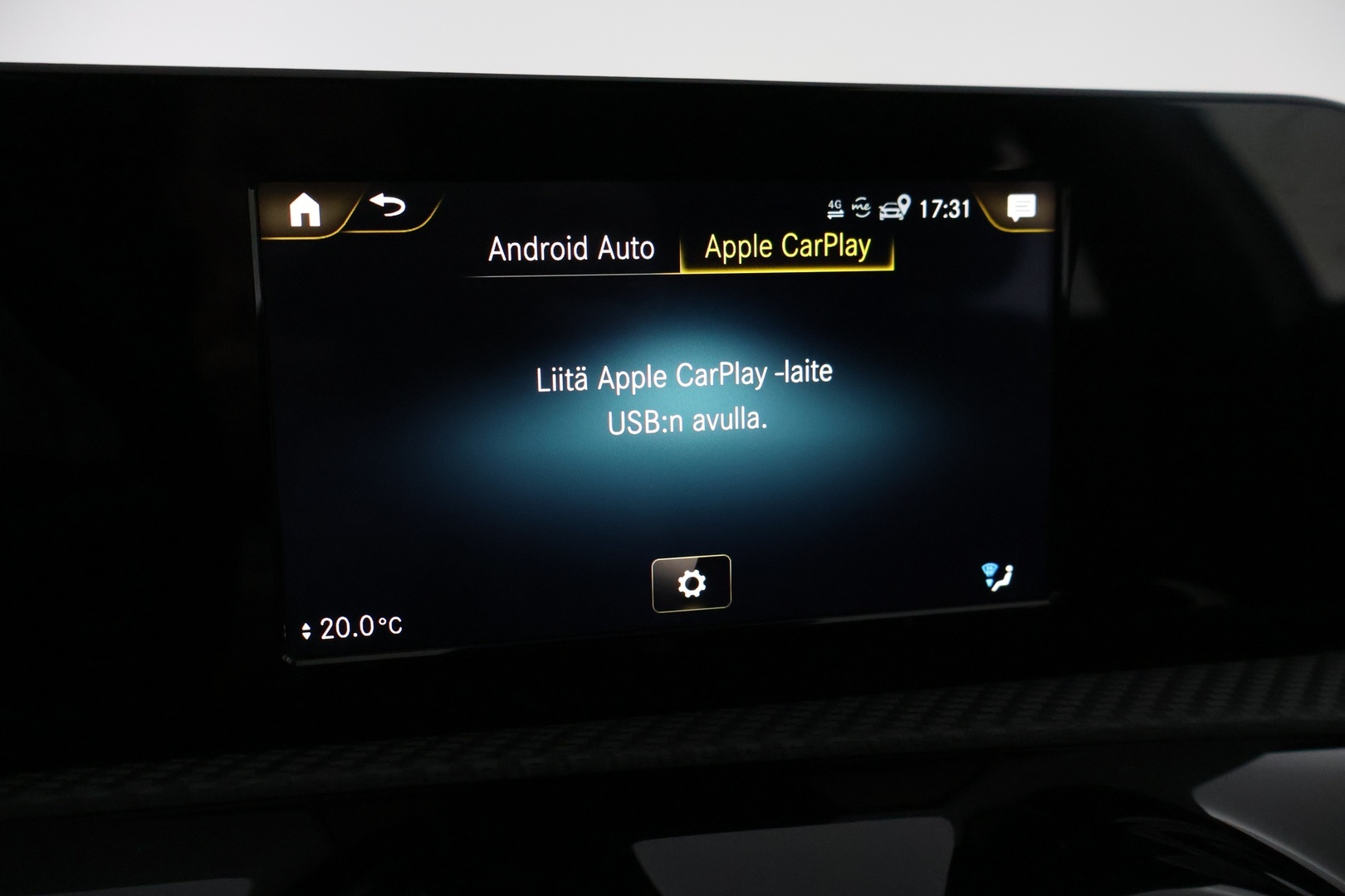 MERCEDES-BENZ A 2022