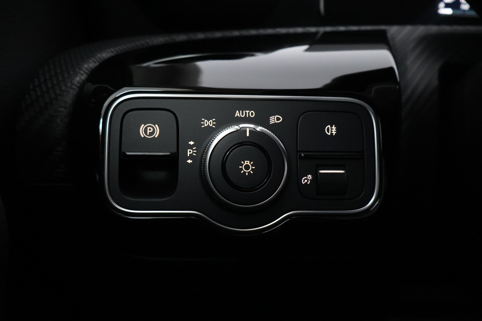 MERCEDES-BENZ A 2022