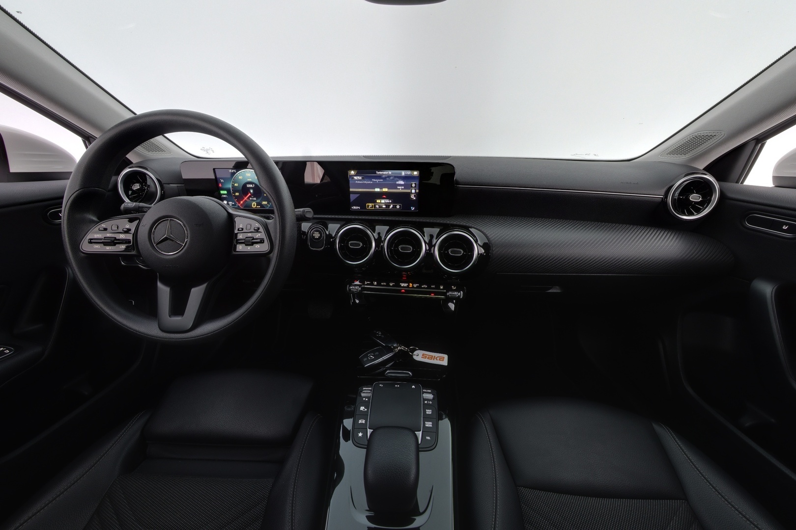 MERCEDES-BENZ A 2022