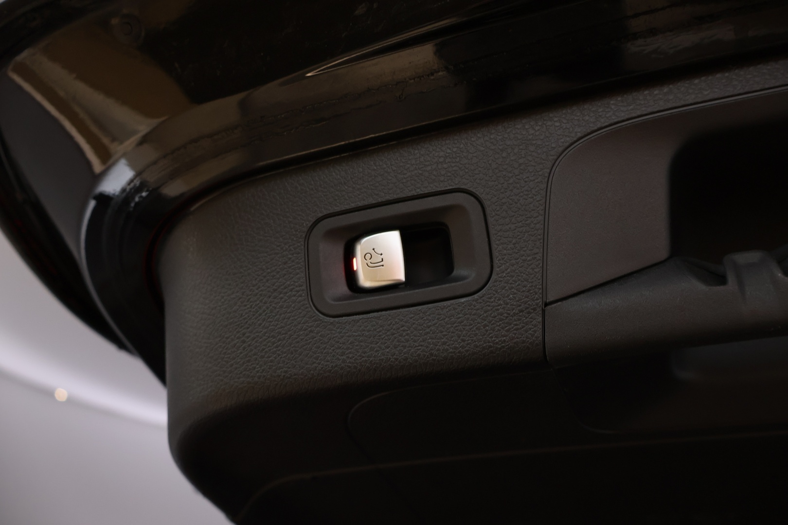 MERCEDES-BENZ EQC 2021