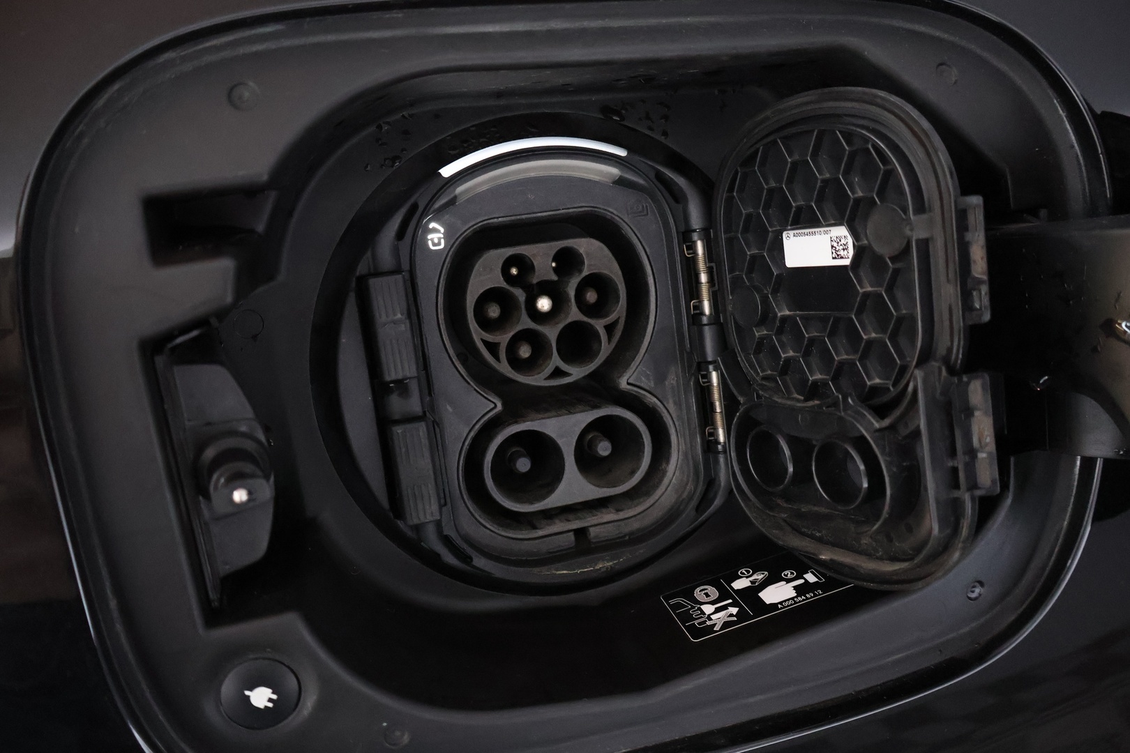 MERCEDES-BENZ EQC 2021