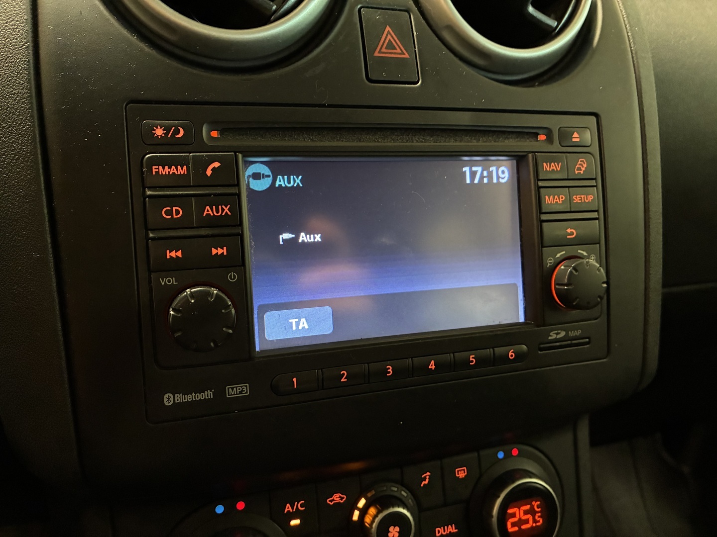 NISSAN Qashqai 2012