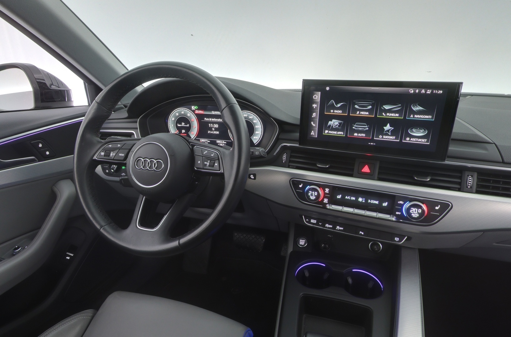 AUDI A4 2023