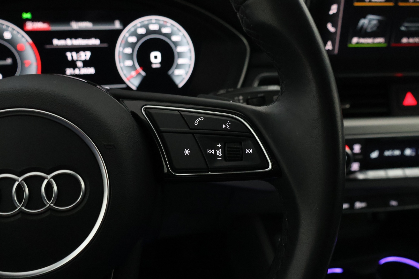 AUDI A4 2023