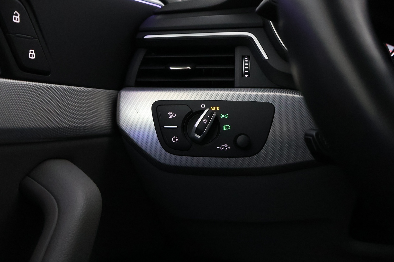 AUDI A4 2023