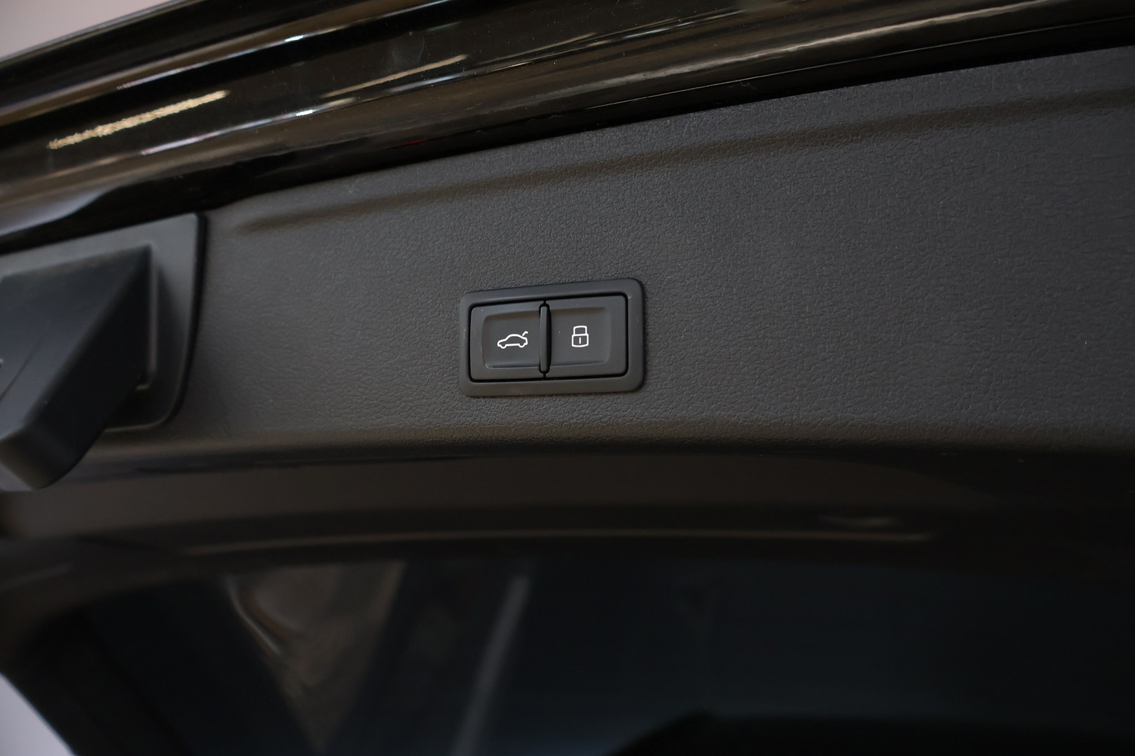AUDI A4 2023