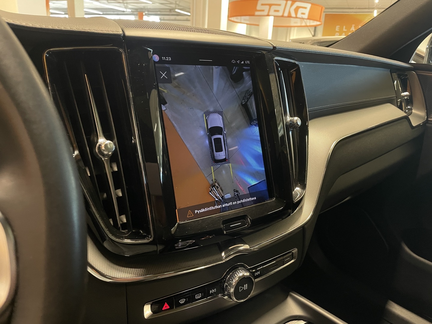VOLVO XC60 2023