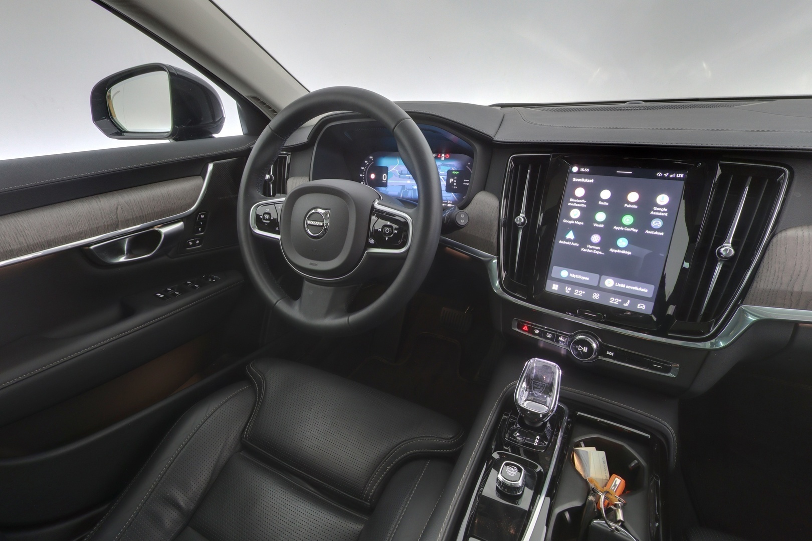VOLVO V90 2023
