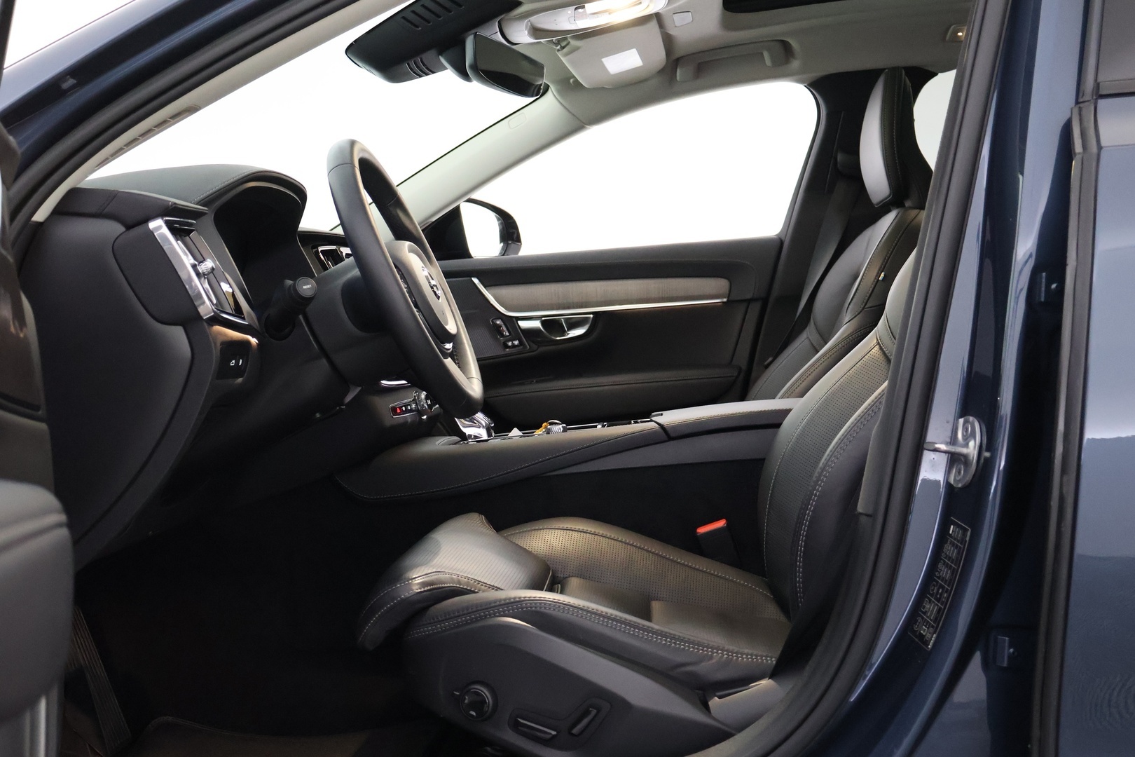 VOLVO V90 2023