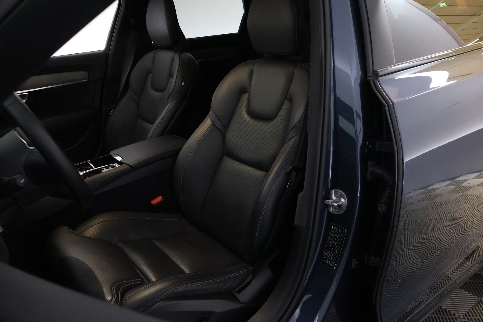 VOLVO V90 2023