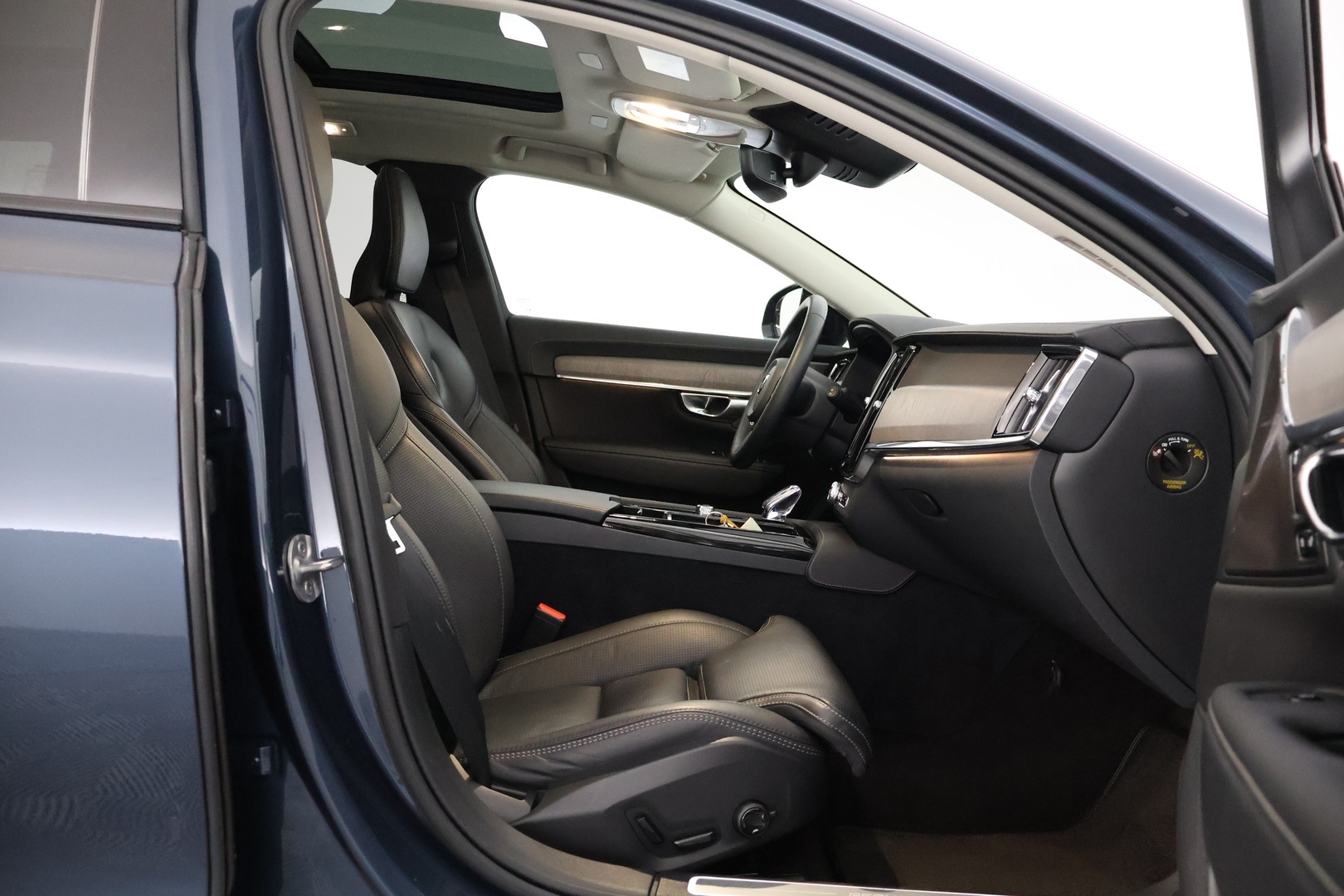 VOLVO V90 2023