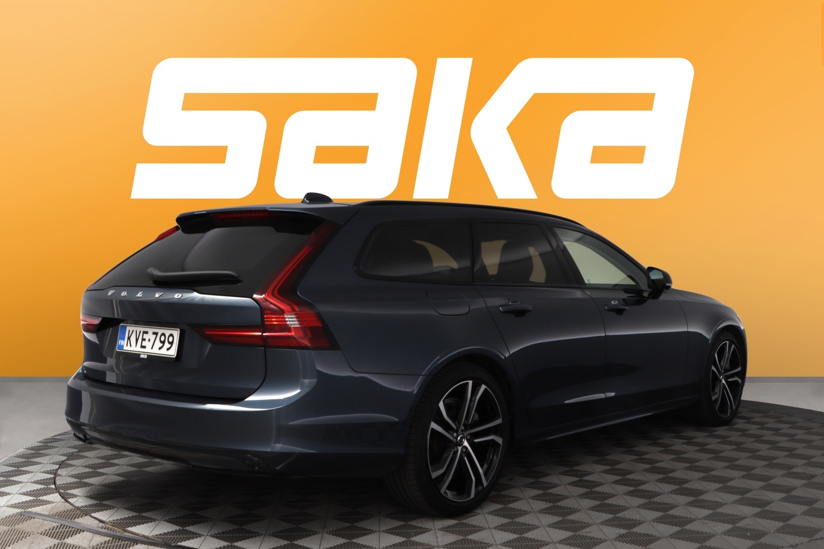VOLVO V90 2023
