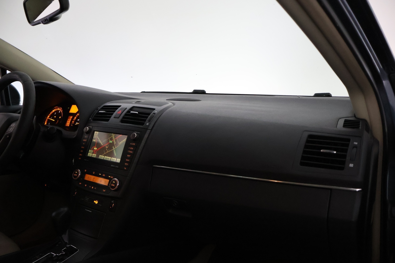 TOYOTA Avensis 2010