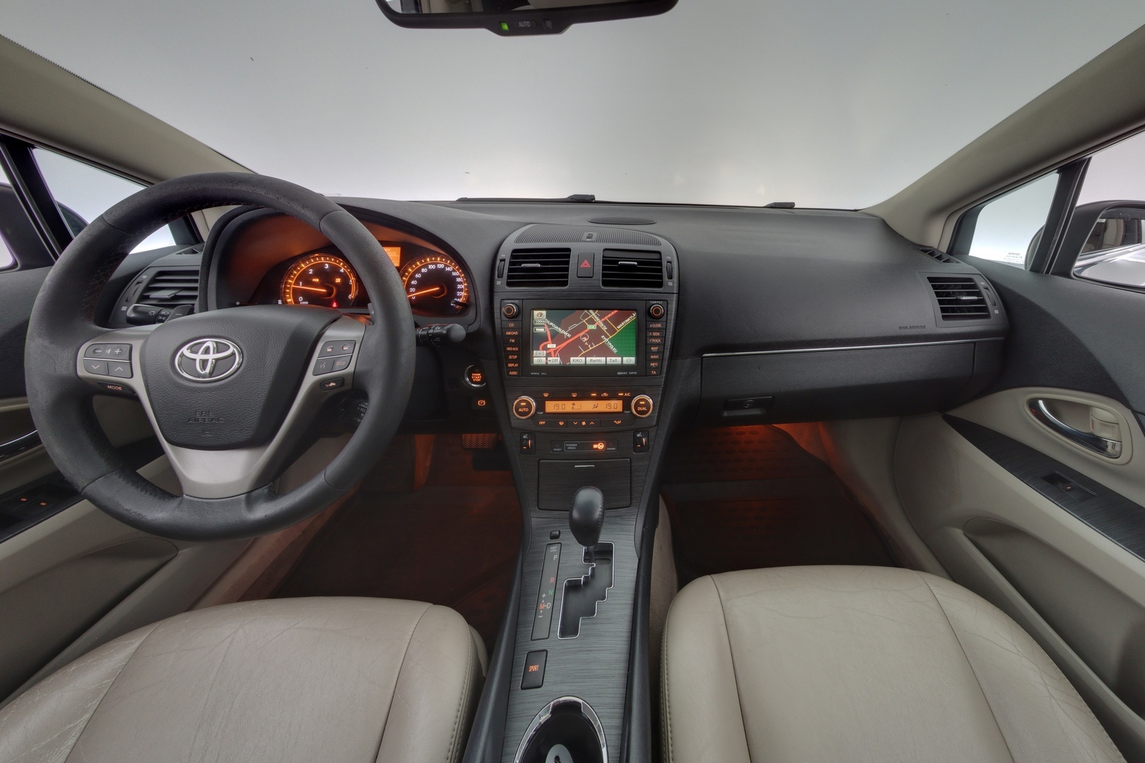 TOYOTA Avensis 2010