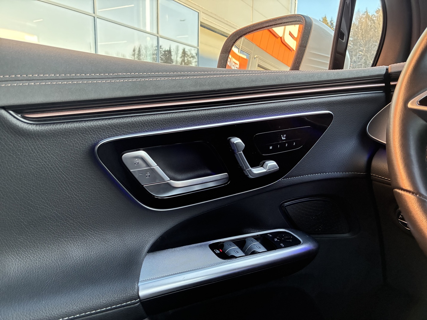 MERCEDES-BENZ EQE 2023