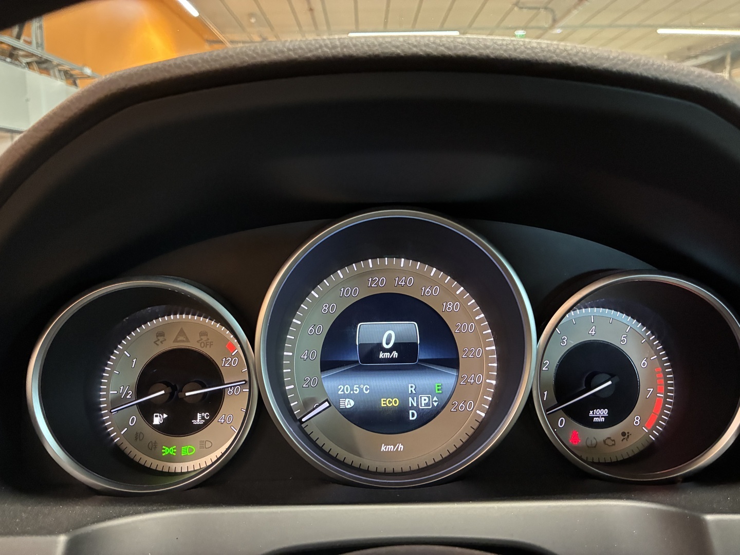 MERCEDES-BENZ E 2015