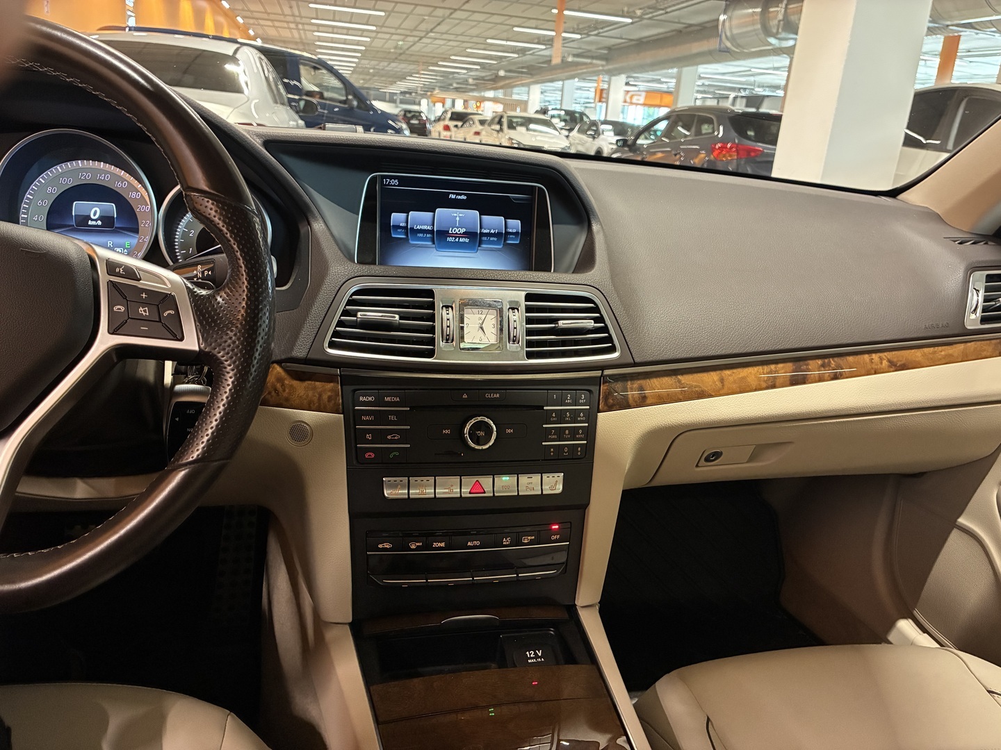 MERCEDES-BENZ E 2015