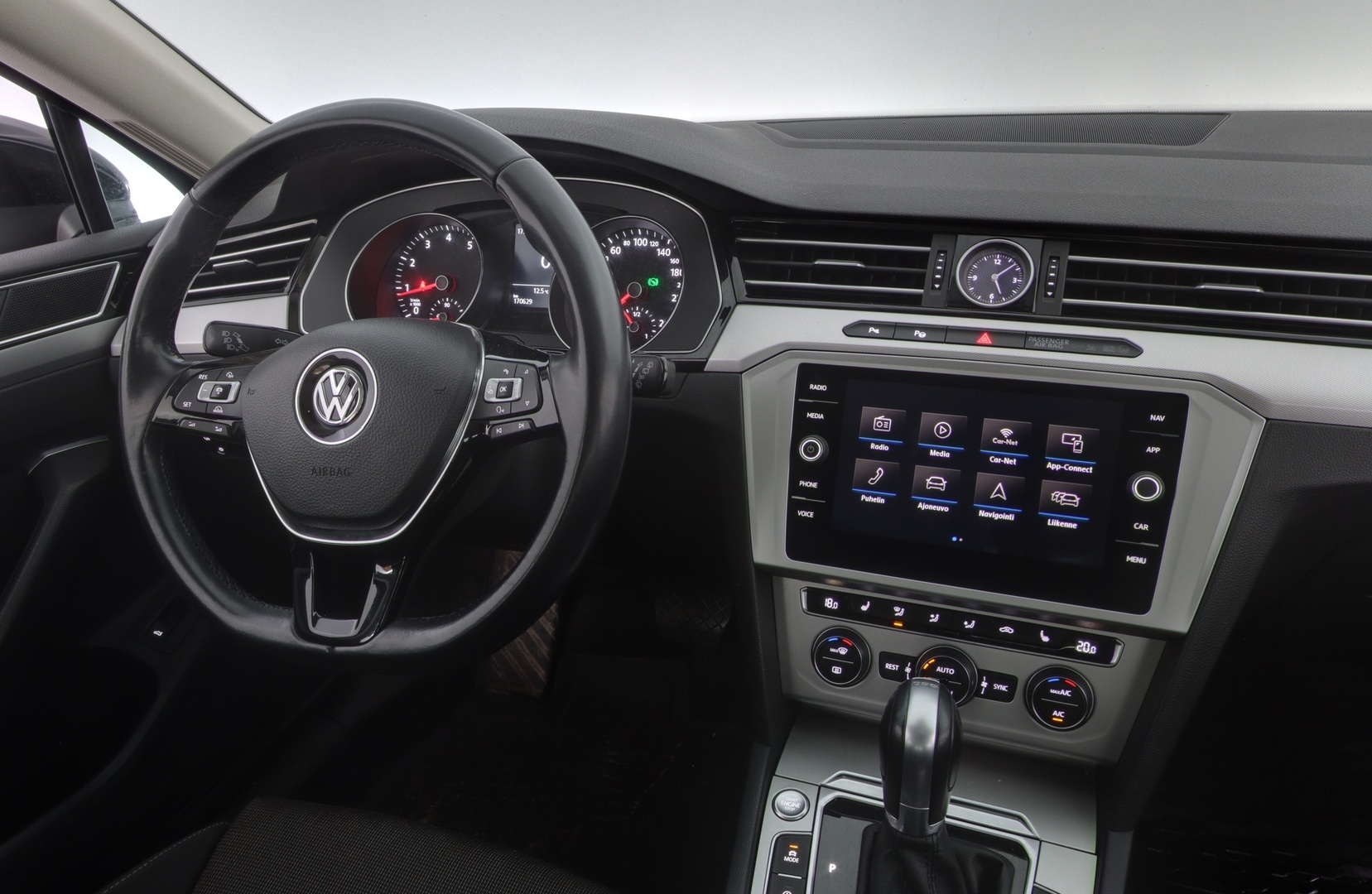 VOLKSWAGEN Passat 2018