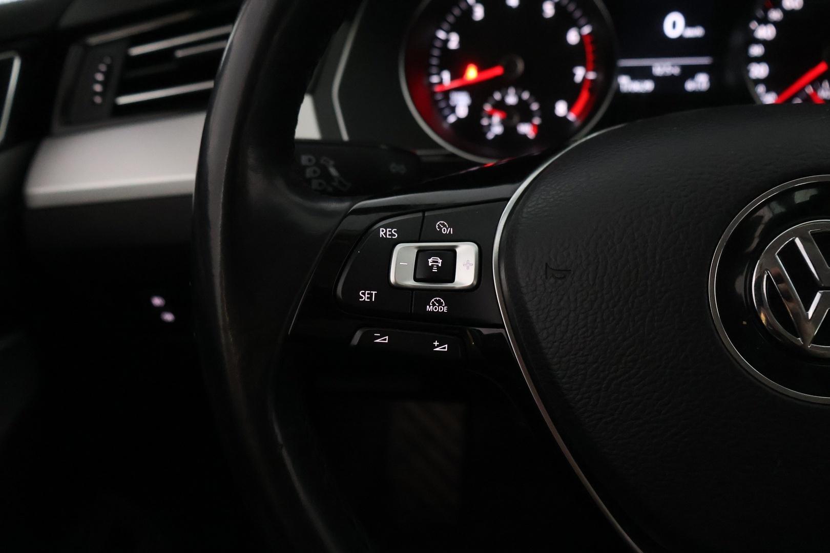 VOLKSWAGEN Passat 2018