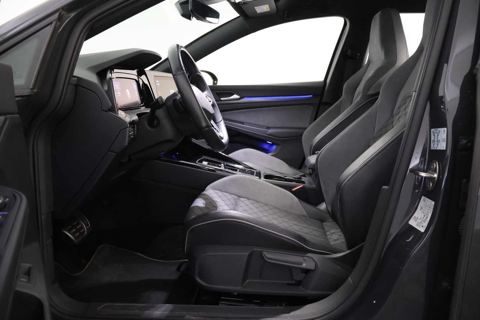 VOLKSWAGEN Golf 2023