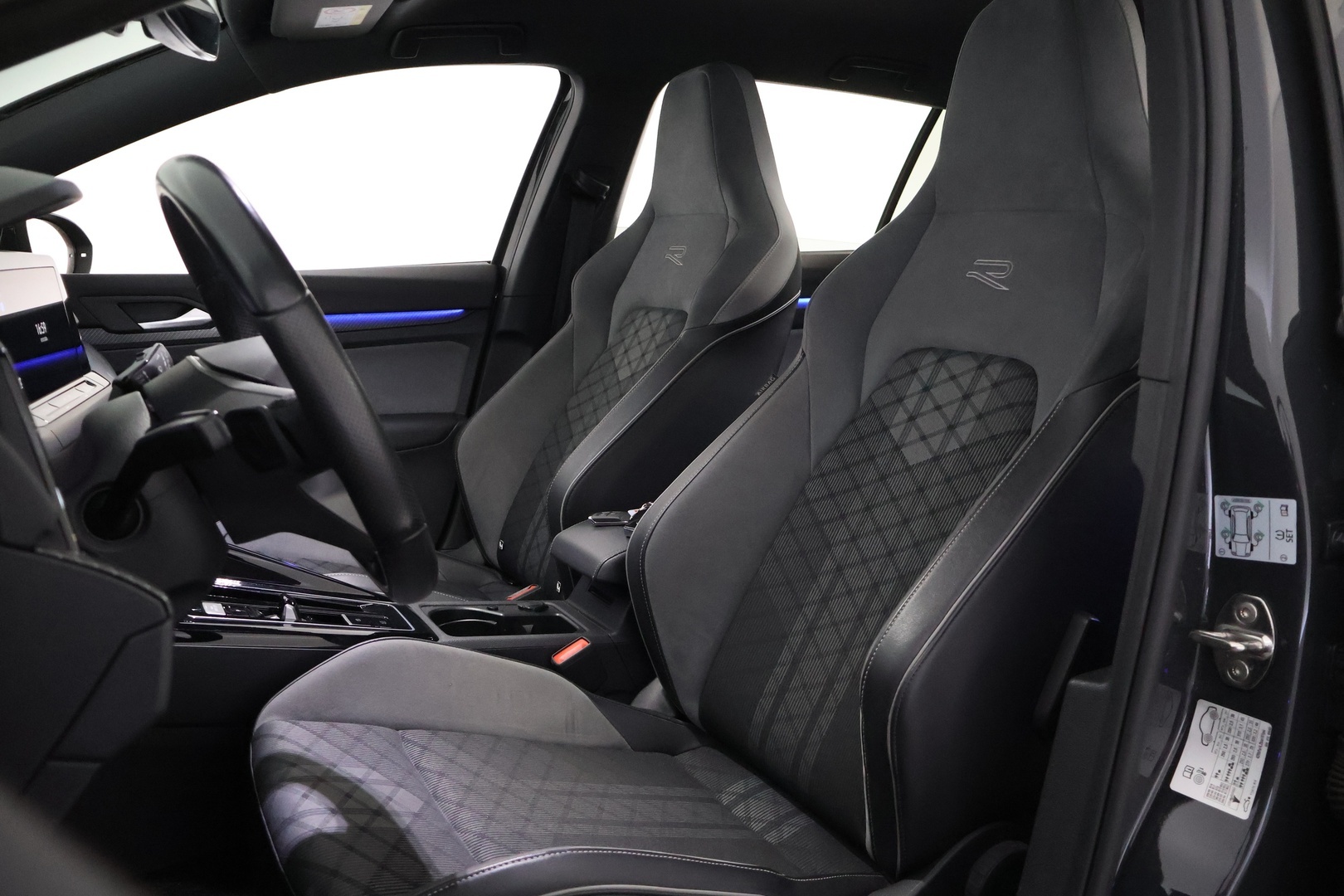 VOLKSWAGEN Golf 2023