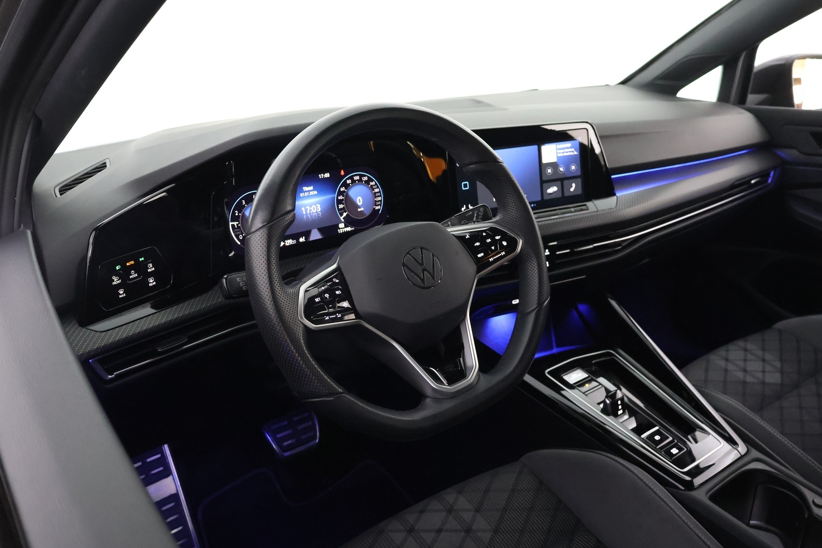 VOLKSWAGEN Golf 2023