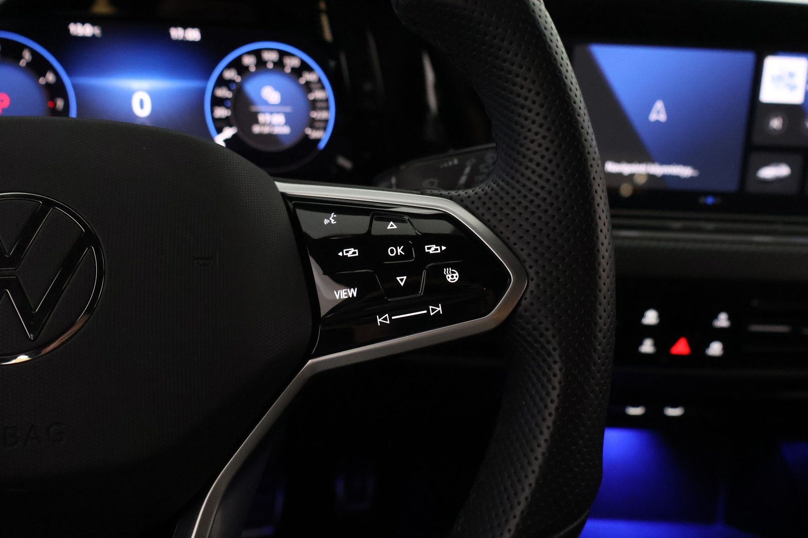 VOLKSWAGEN Golf 2023